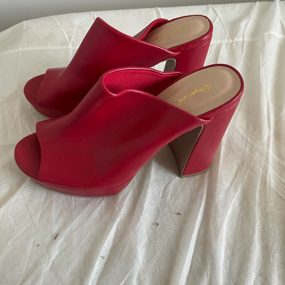 Red heels 👠 - Picture 2 of 3